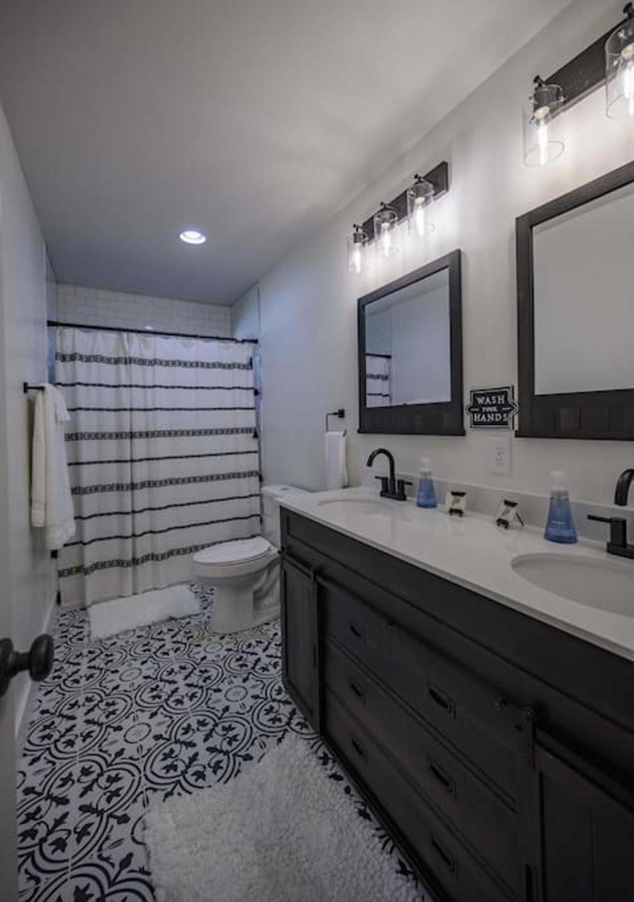 Gorgeous Renovated Home With Large & Private Lot Winchester المظهر الخارجي الصورة