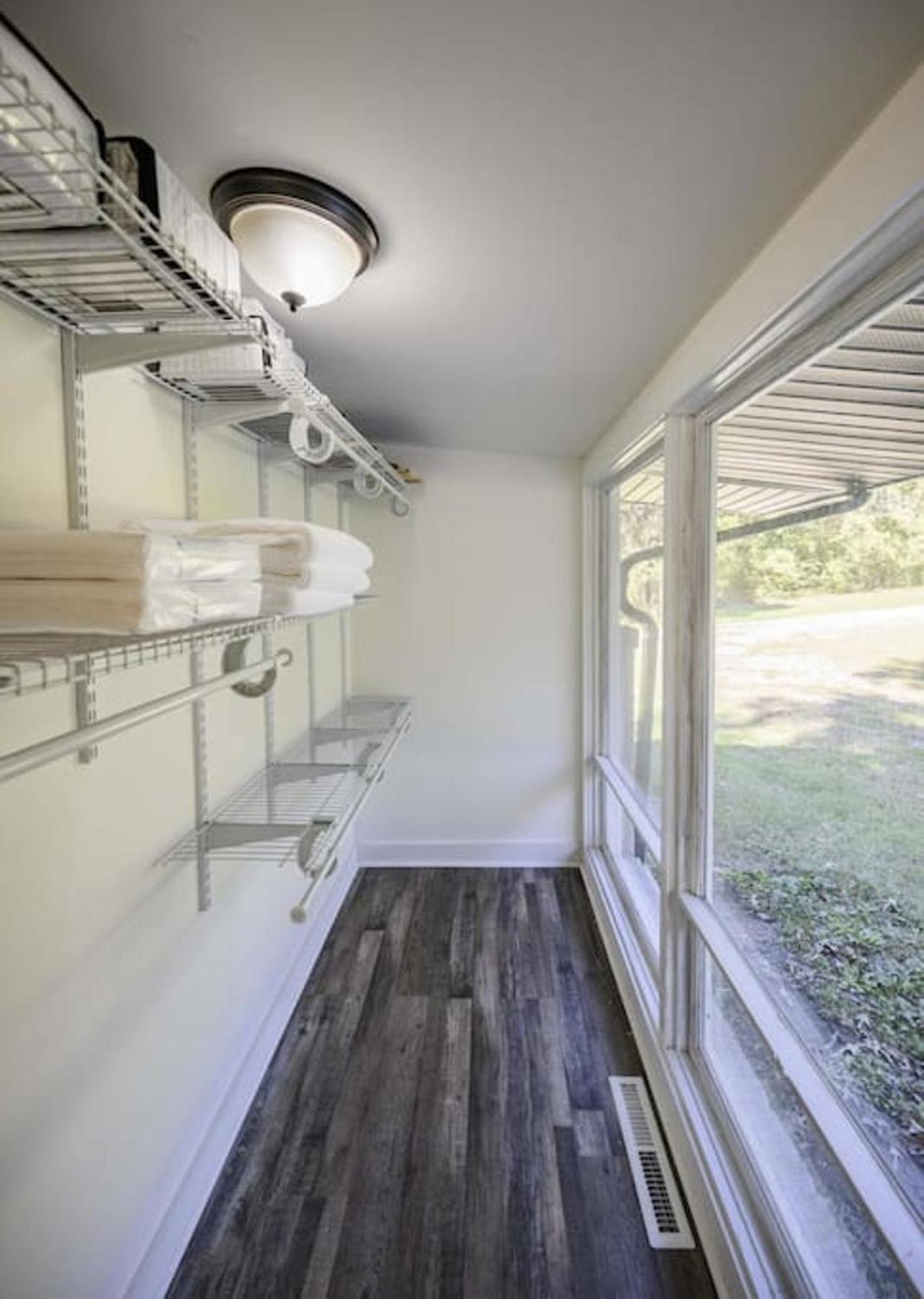 Gorgeous Renovated Home With Large & Private Lot Winchester المظهر الخارجي الصورة
