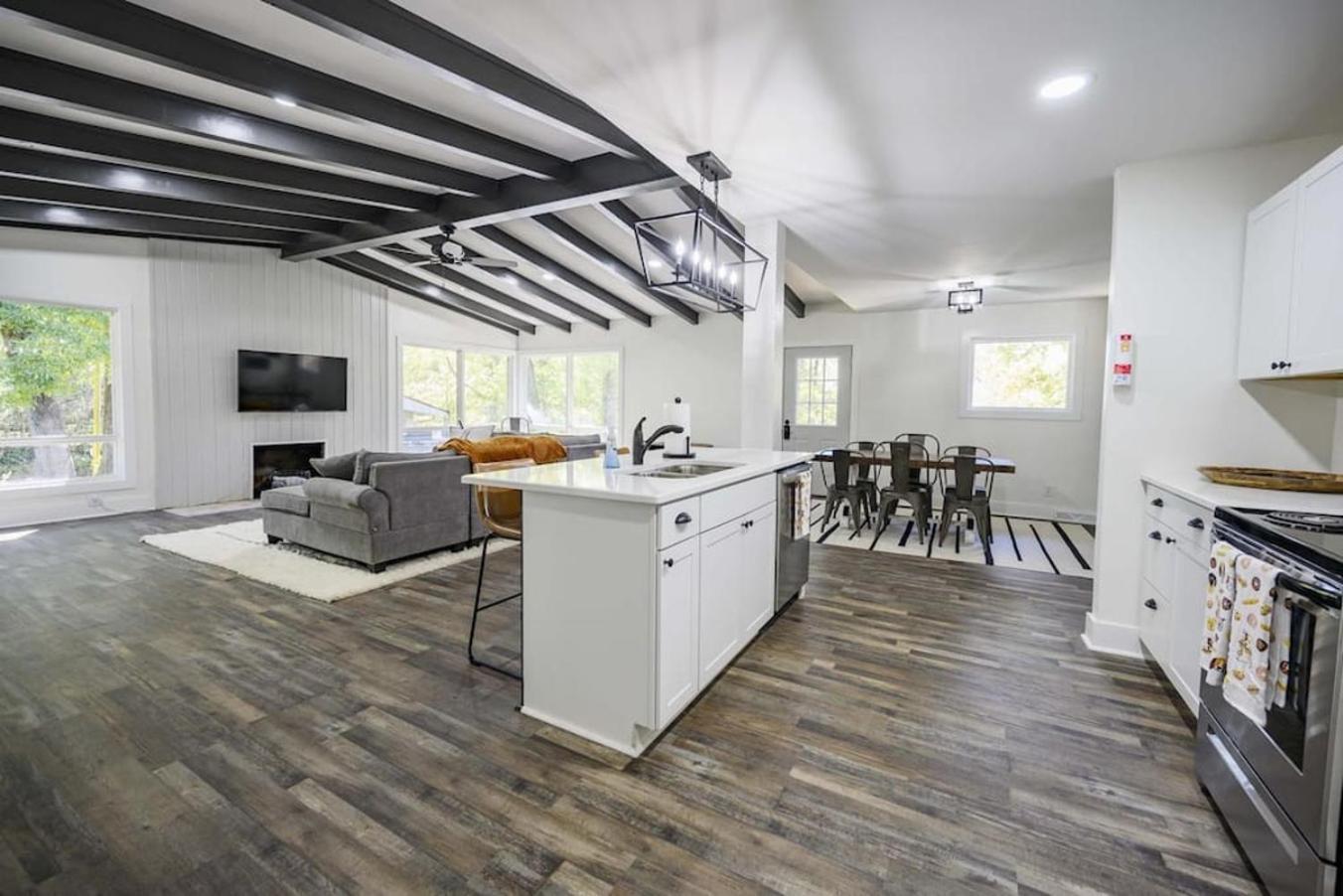 Gorgeous Renovated Home With Large & Private Lot Winchester المظهر الخارجي الصورة
